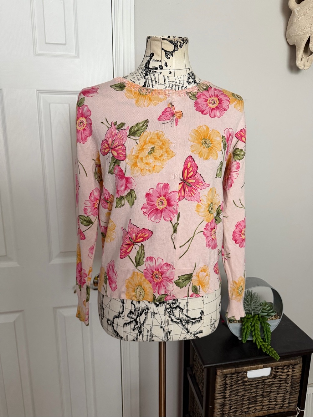 August Silk butterfly Floral Button Bead Trim Cardigan Vibrant Sweater Pink Sz M